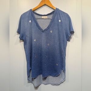 Bella‎ Dahl Star Print Faded Blue Top Size Medium Distressed Chambray Style